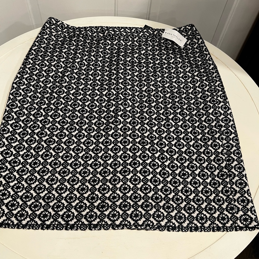 Ann Taylor Black and White Pencil Skirt